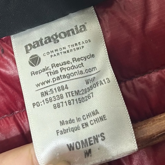 Patagonia Ultralight Fiona Parka Women’s Medium Maroon Hooded Lightweight Warm - Picture 7 of 11